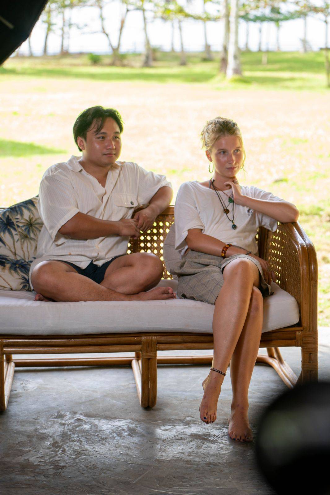 FROM one newsman to another, DAILY TRIBUNE’s Carl Magadia (left) sits down with Martin Andanar, as Amy Horn (right) joins the island exchange.