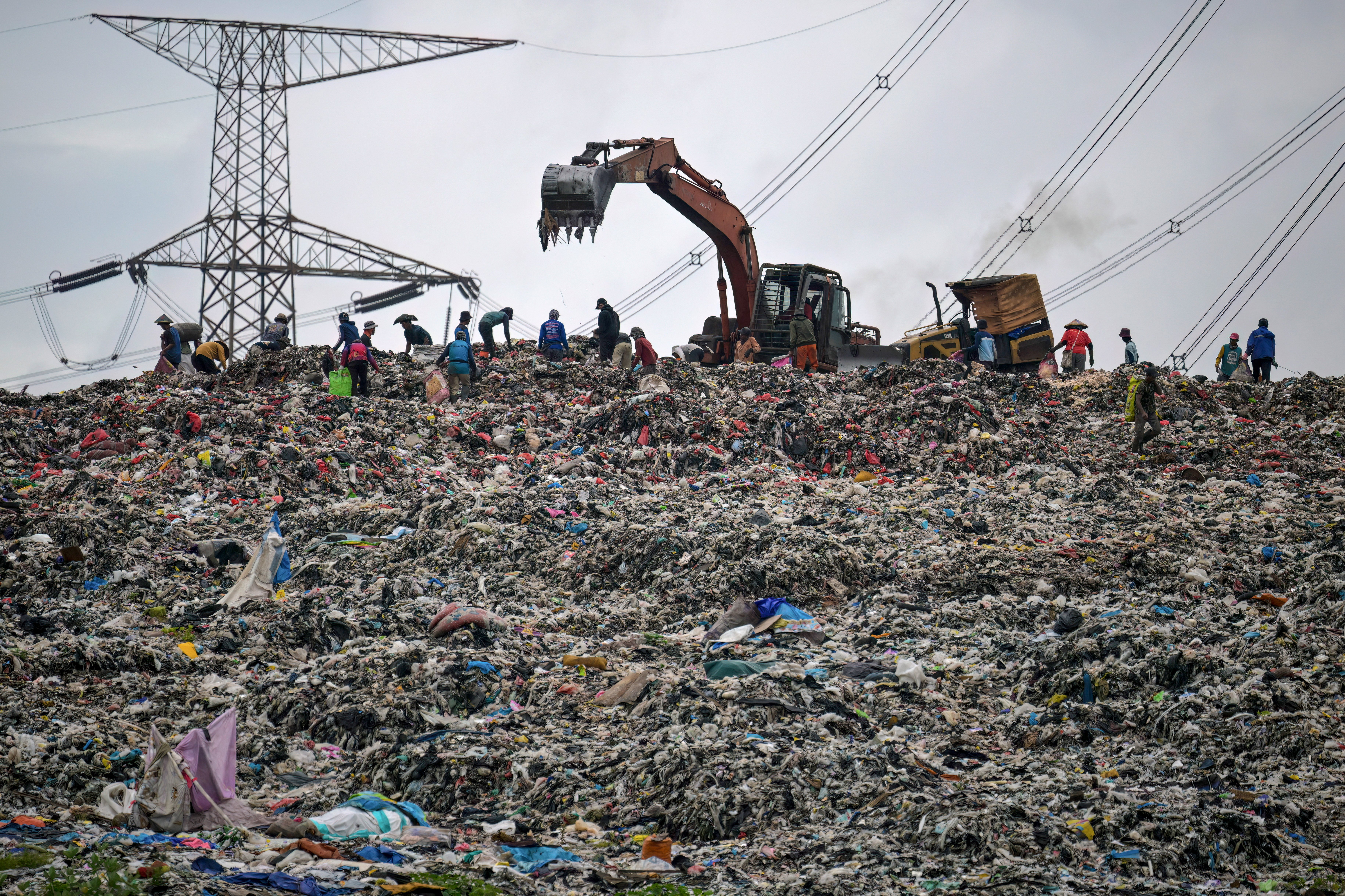 Indonesia capital faces ‘filthy’ trash crisis