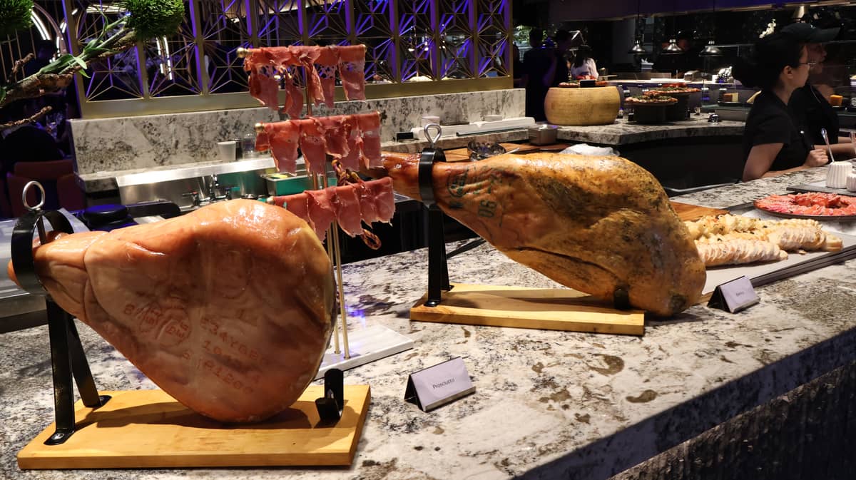 ELEVATED buffet concept.