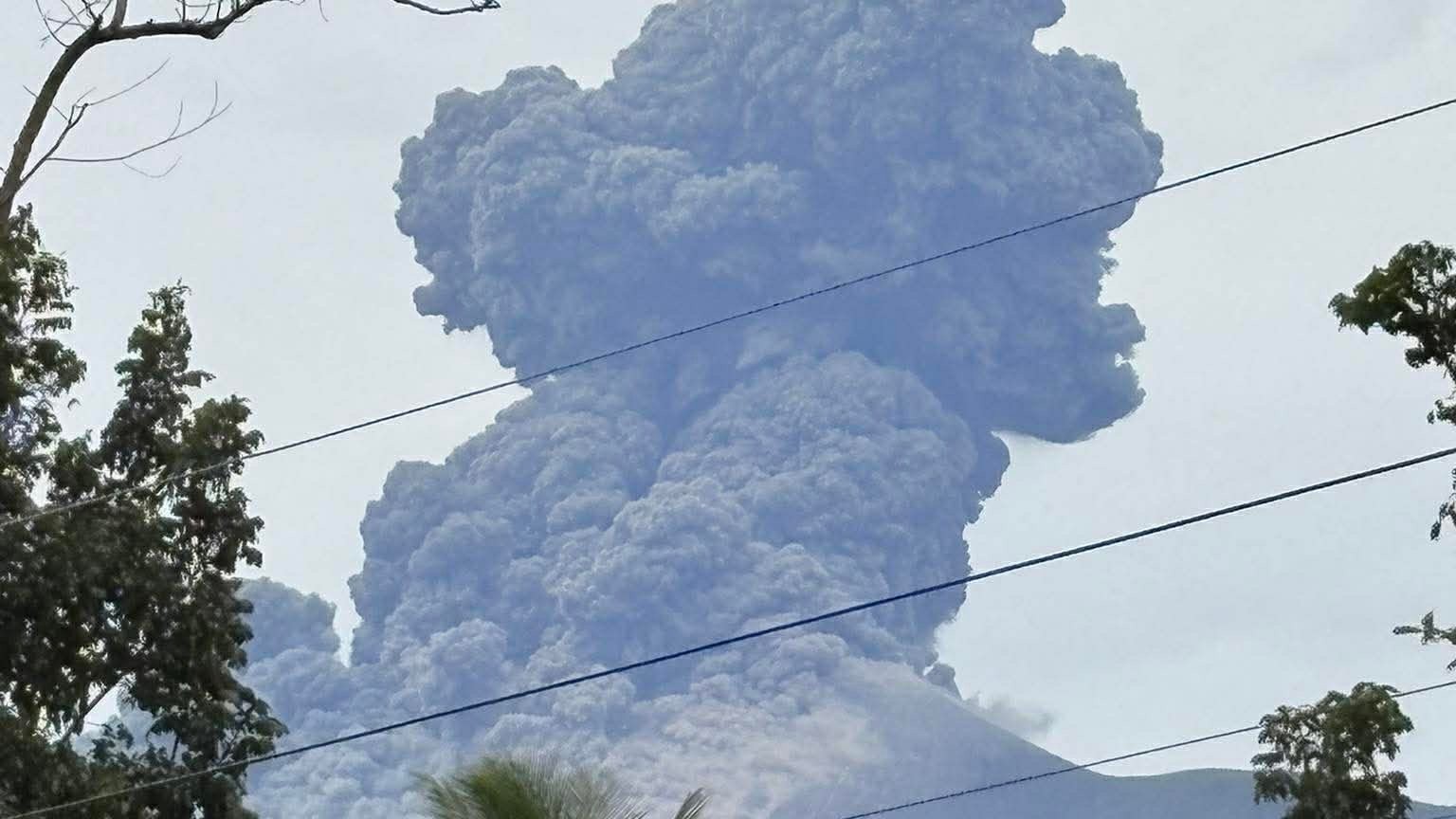 Moderately explosive eruption of Kanlaon Volcano triggers ashfall in several Negros localities
