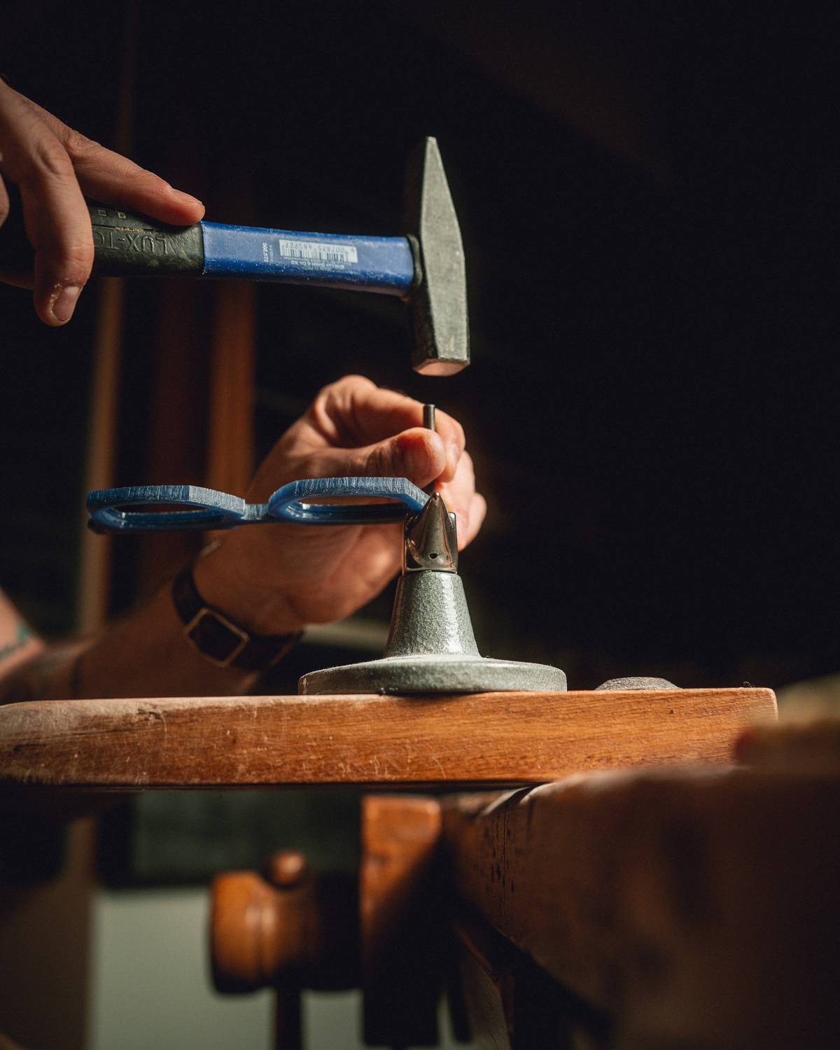FROM selecting the finest materials to perfecting the finishing touches, skilled artisans transform raw acetate, horn and metal into eyewear that carries character and personality.
