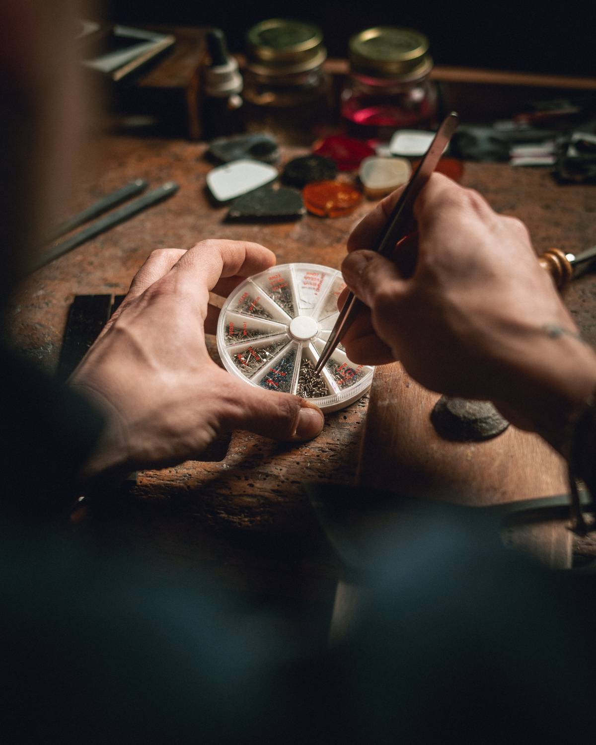 FROM selecting the finest materials to perfecting the finishing touches, skilled artisans transform raw acetate, horn and metal into eyewear that carries character and personality.