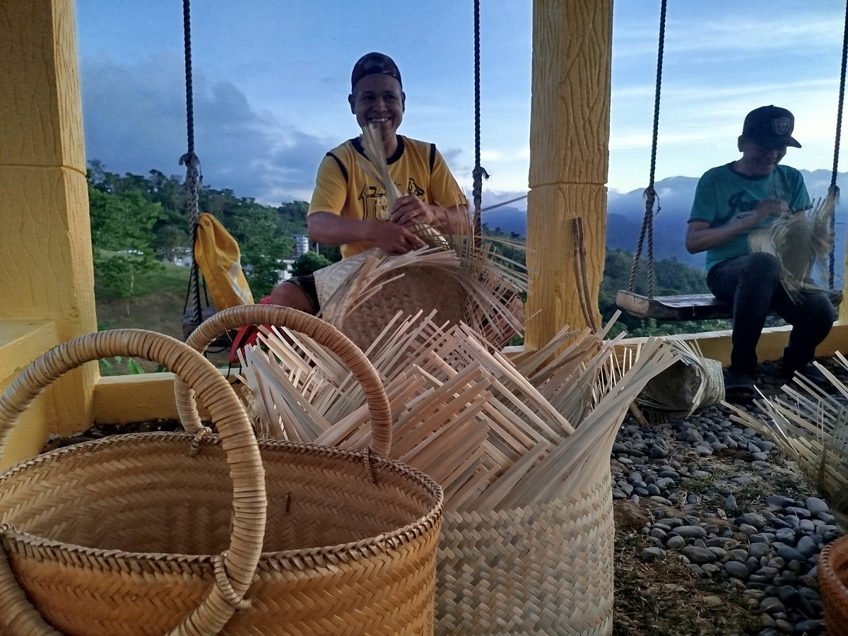Basket weavers of Sudipen, La Union. Aldwin Quitasol