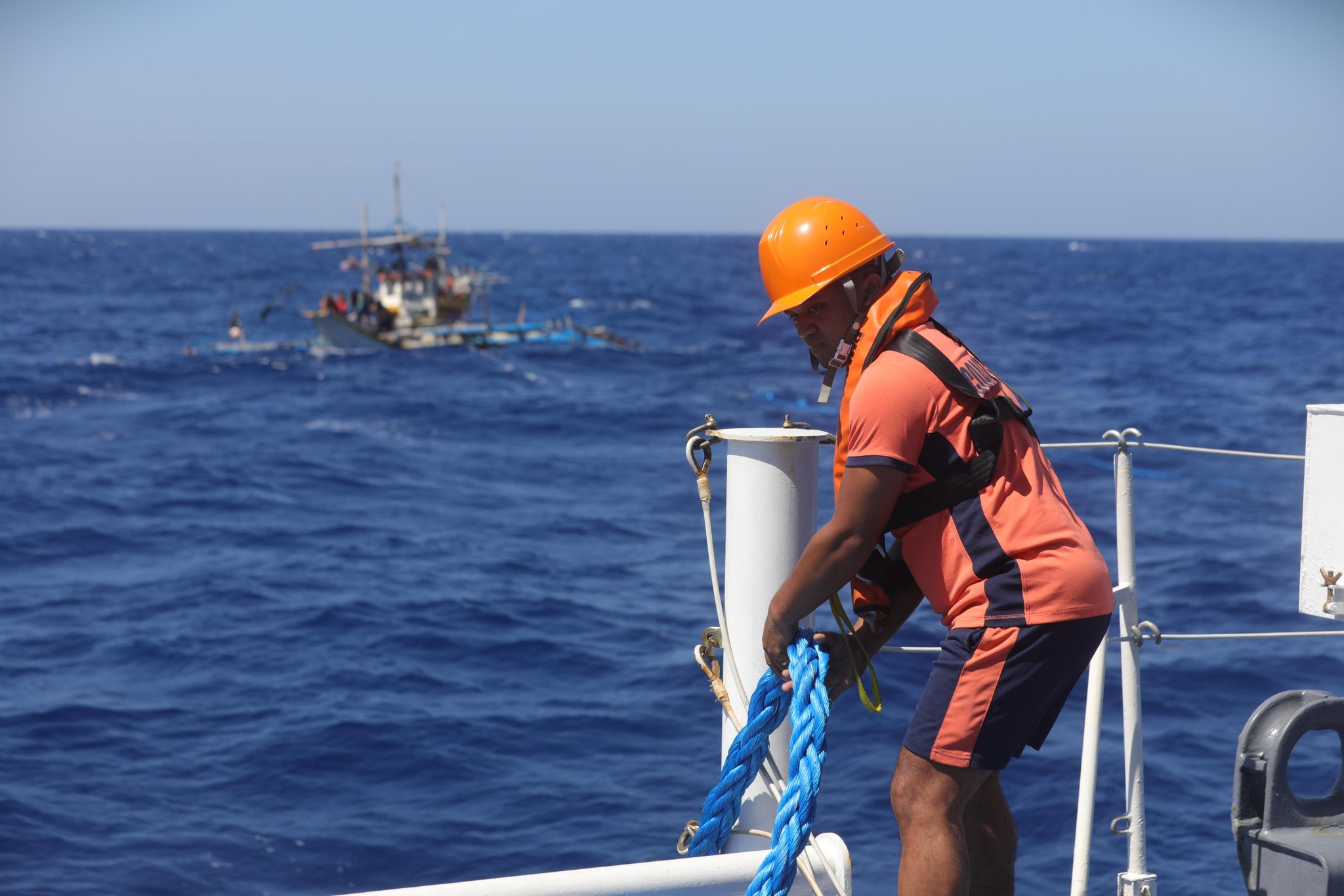Distressed fishing boat rescued off Capon Grande waters