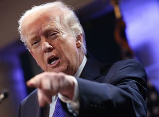 Trump, naglunsad ng bagong 10 percent global tariff, inatake ang desisyon ng SC