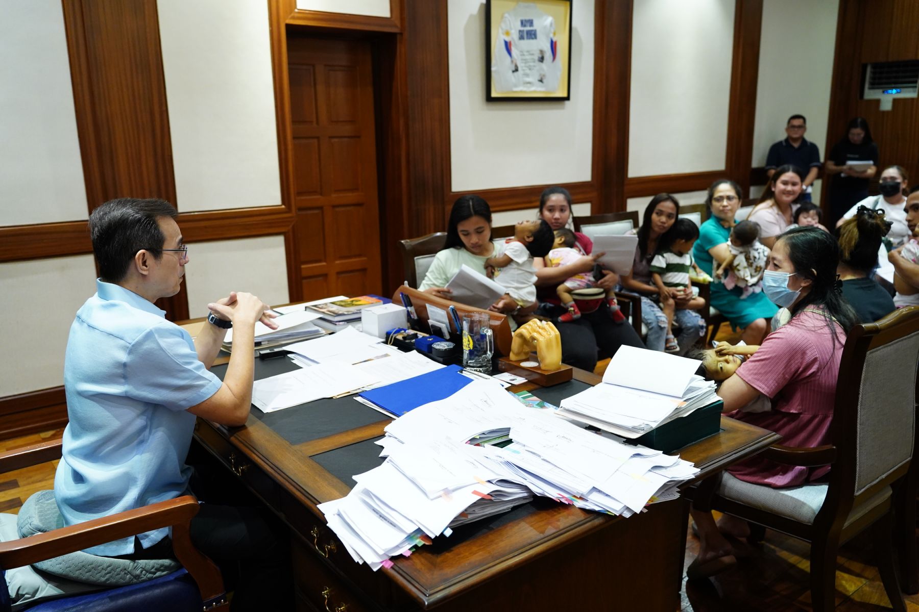 Mayor Isko announces financial aid for 13 child patients