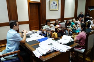 Mayor Isko announces financial aid for 13 child patients