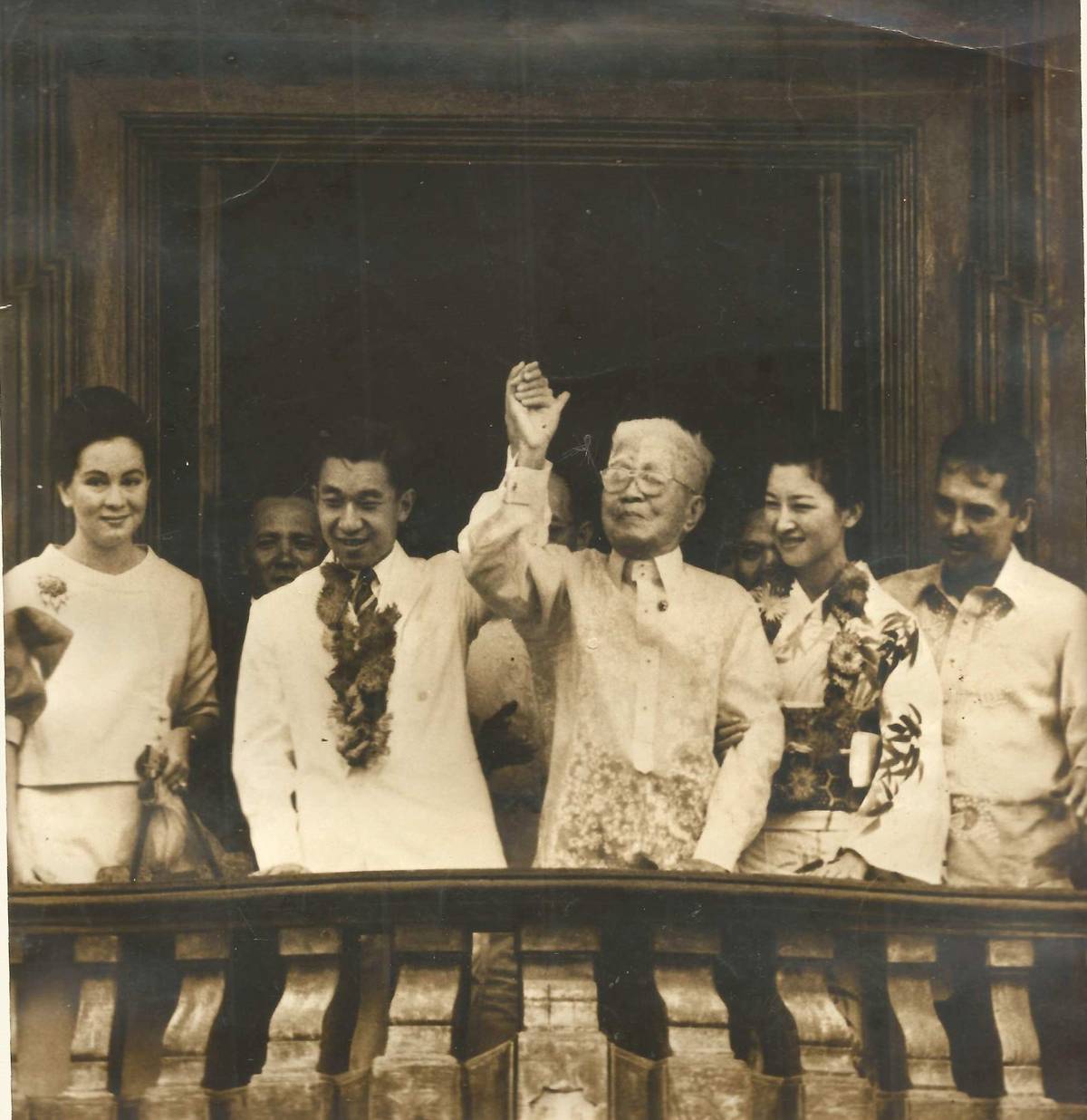 His Majesty the Emperor Emeritus Akihito and Her Majesty the Empress Emerita Michiko with General Emilio Aguinaldo at the balcony of the National Independence Shrine in Cavite.