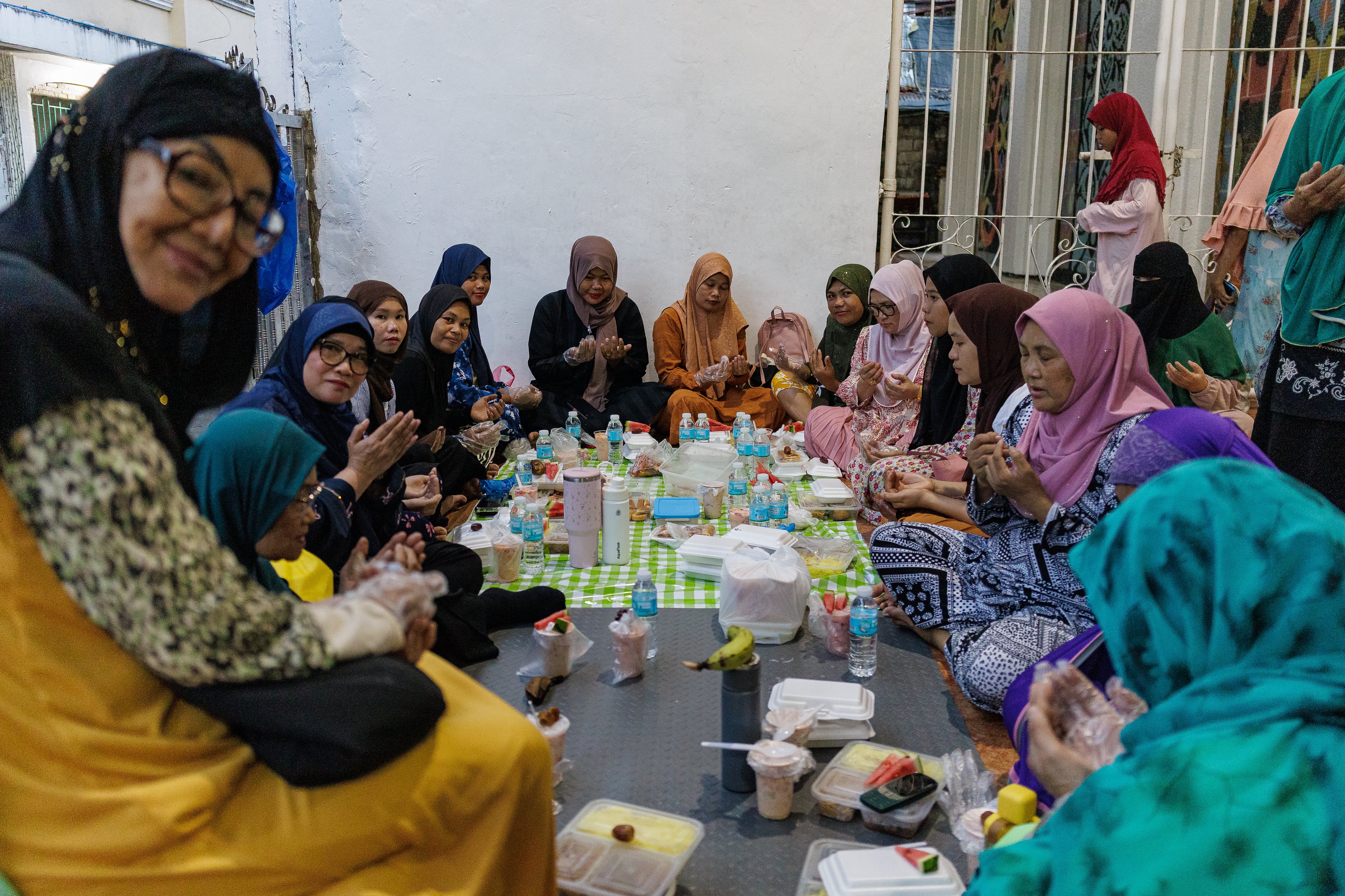 Iftar preparations on second day of Ramadan in Quiapo Mosque