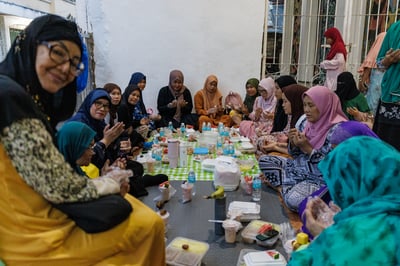 Iftar preparations on second day of Ramadan in Quiapo Mosque