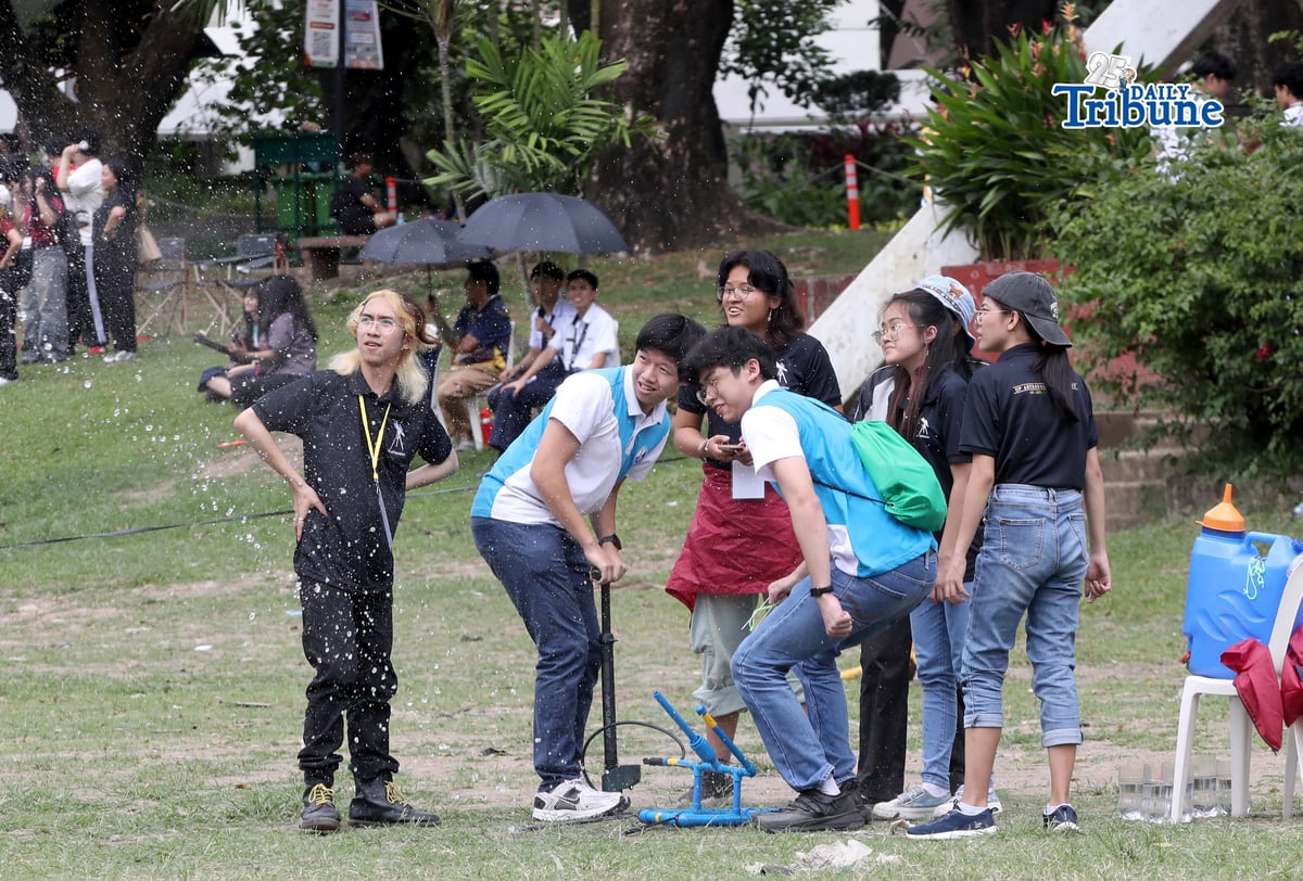 (February 21 2026) High School Student from different school, Member of the UP Astronomical Society hold a water rocket launching, as they participate in the competition held at Sunken Garden in University of the Philippine in Quezon City on Saturday to mark National Astronomy Week 2026. Photo/Analy Labor