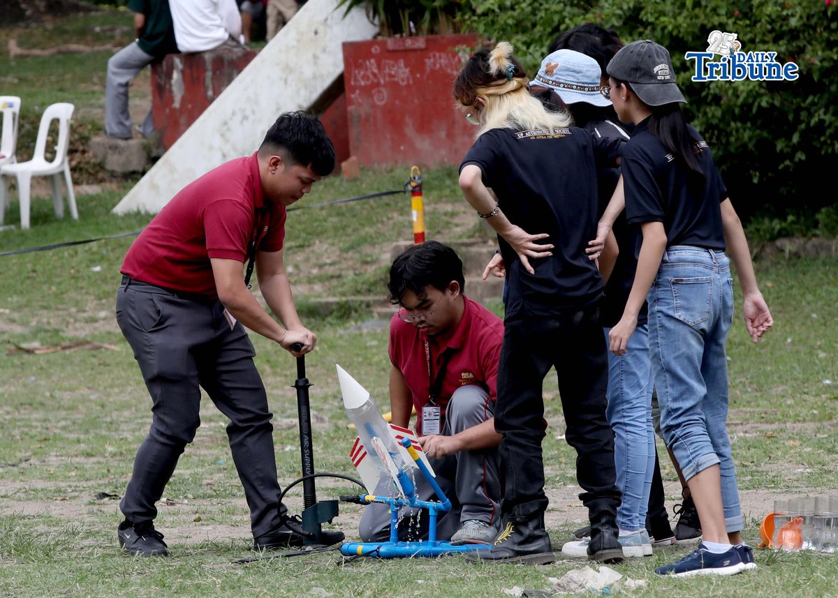 (February 21 2026) High School Student from different school, Member of the UP Astronomical Society hold a water rocket launching, as they participate in the competition held at Sunken Garden in University of the Philippine in Quezon City on Saturday to mark National Astronomy Week 2026. Photo/Analy Labor