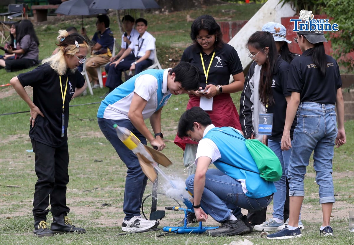 (February 21 2026) High School Student from different school, Member of the UP Astronomical Society hold a water rocket launching, as they participate in the competition held at Sunken Garden in University of the Philippine in Quezon City on Saturday to mark National Astronomy Week 2026. Photo/Analy Labor