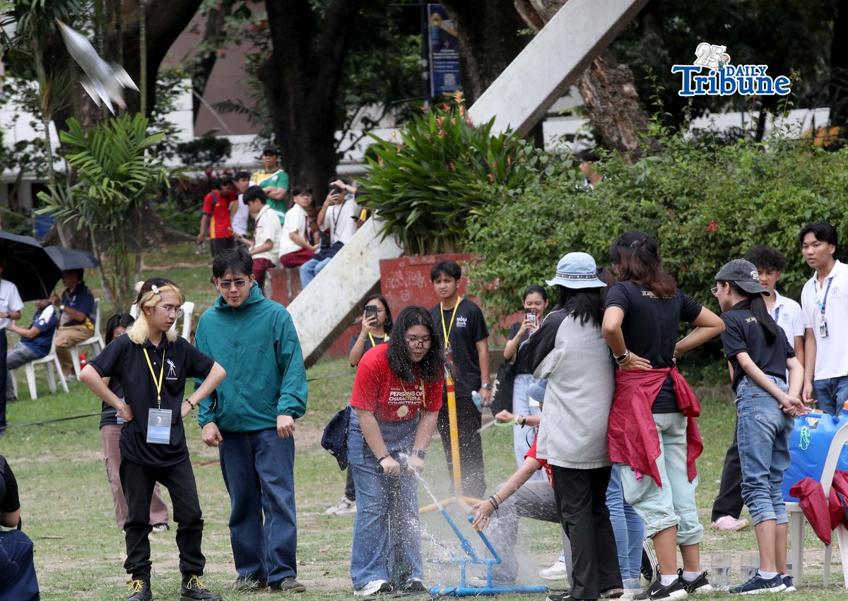 (February 21 2026) High School Student from different school, Member of the UP Astronomical Society hold a water rocket launching, as they participate in the competition held at Sunken Garden in University of the Philippine in Quezon City on Saturday to mark National Astronomy Week 2026. Photo/Analy Labor