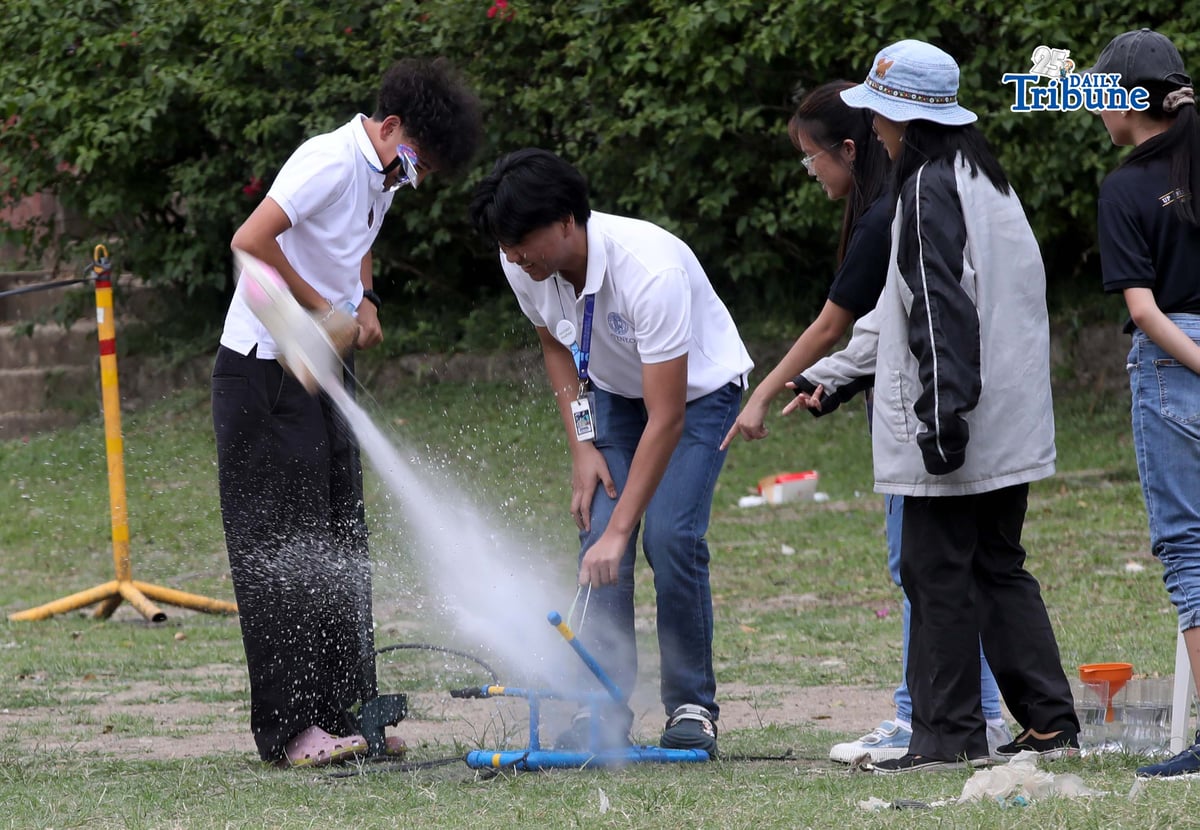 (February 21 2026) High School Student from different school, Member of the UP Astronomical Society hold a water rocket launching, as they participate in the competition held at Sunken Garden in University of the Philippine in Quezon City on Saturday to mark National Astronomy Week 2026. Photo/Analy Labor