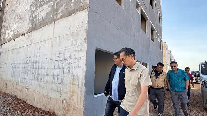DPWH clears Bacolod illegal structures