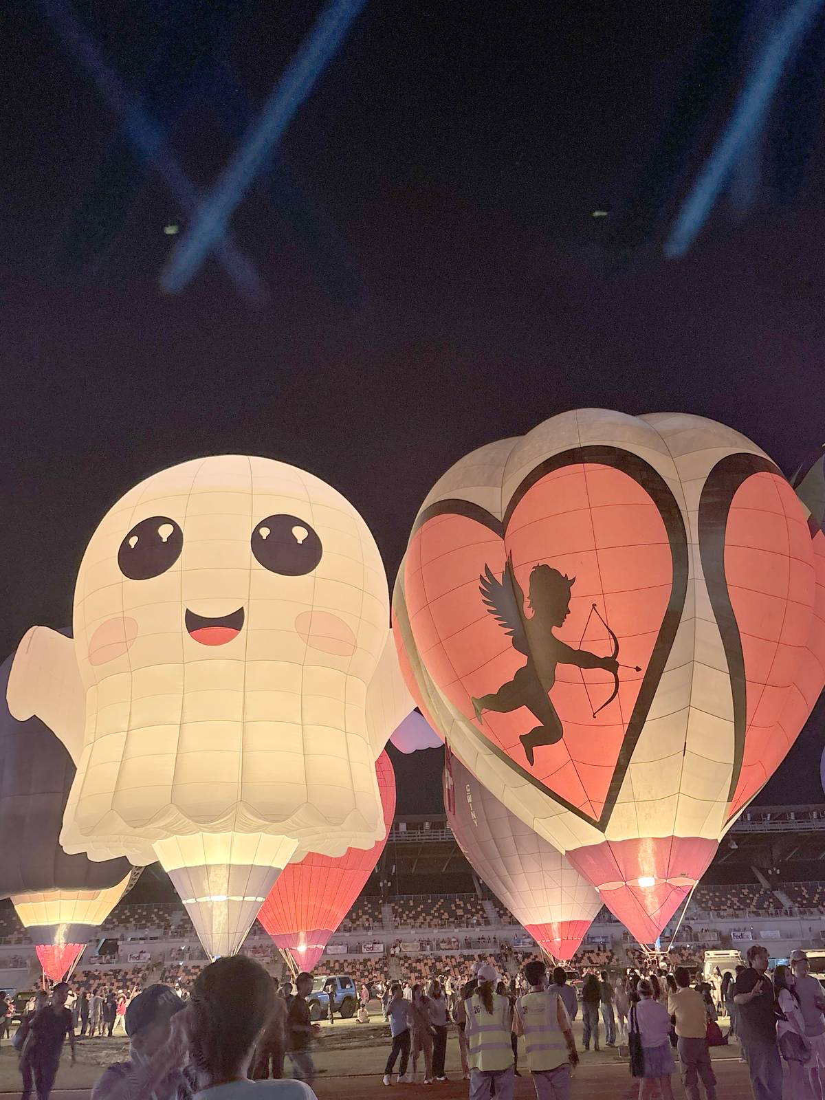 GHOSTING on Valentine’s weekend Boo, a ghost hot air balloon, was able to bring fun to people as Pilot Jack Semler displayed it for three days.