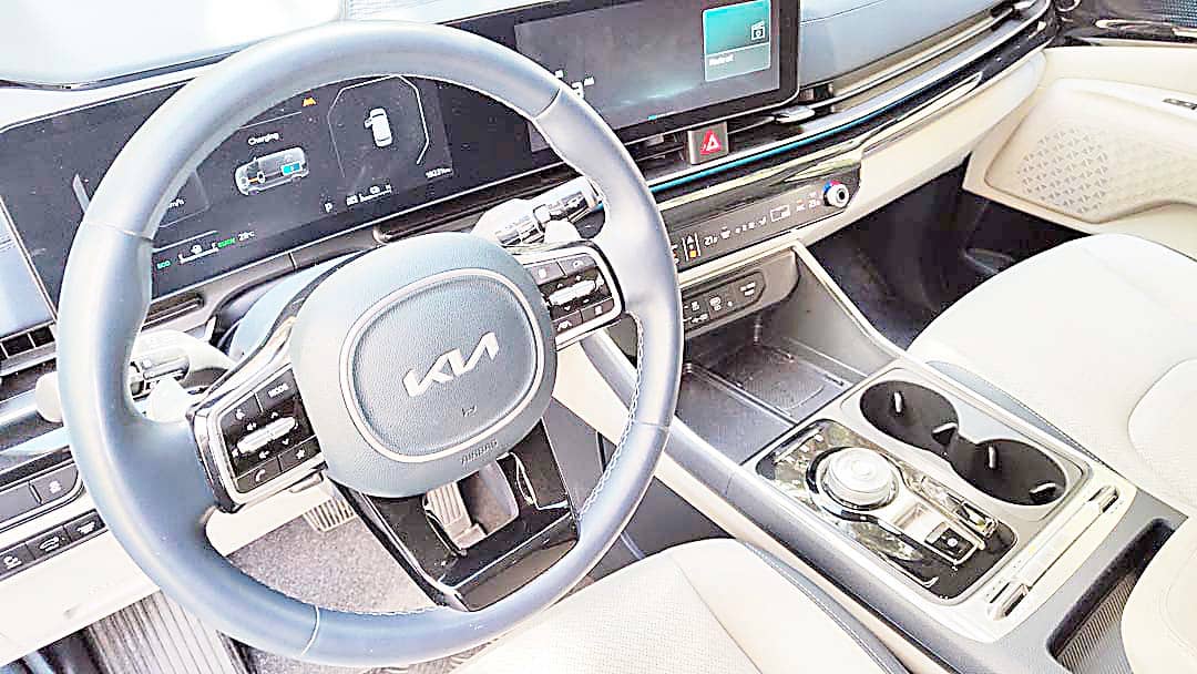 CENTER console layout with a rotary shifter frees up space and keeps controls within easy reach.