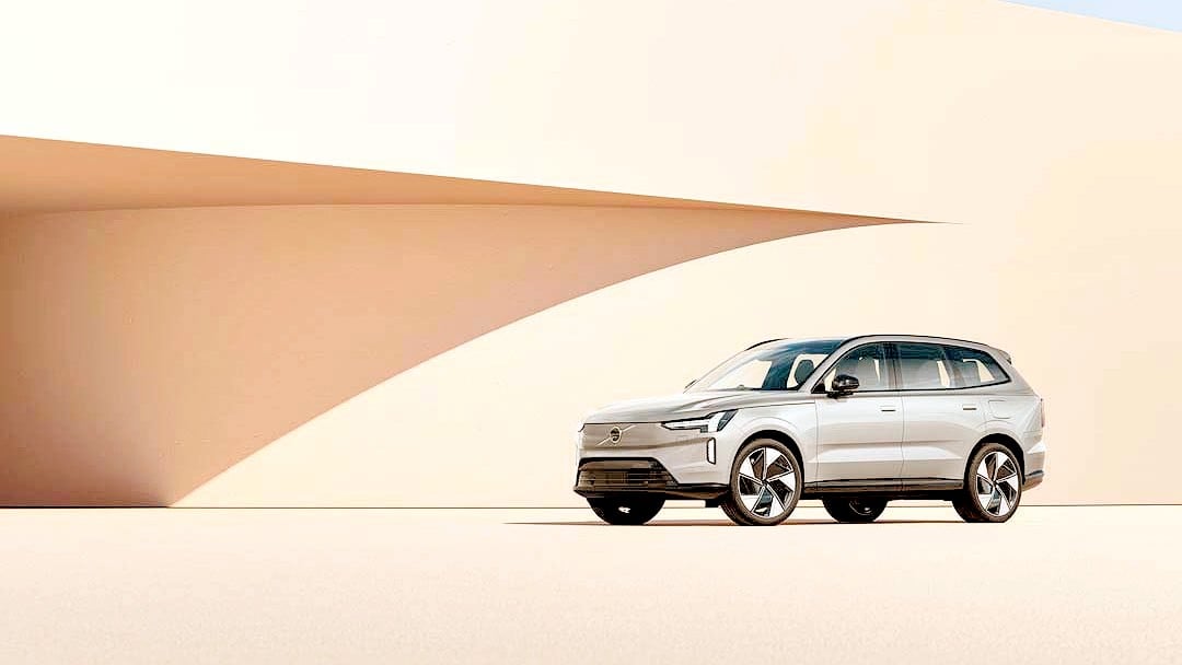 Electric flagships: Volvo unveils ES90, EX90