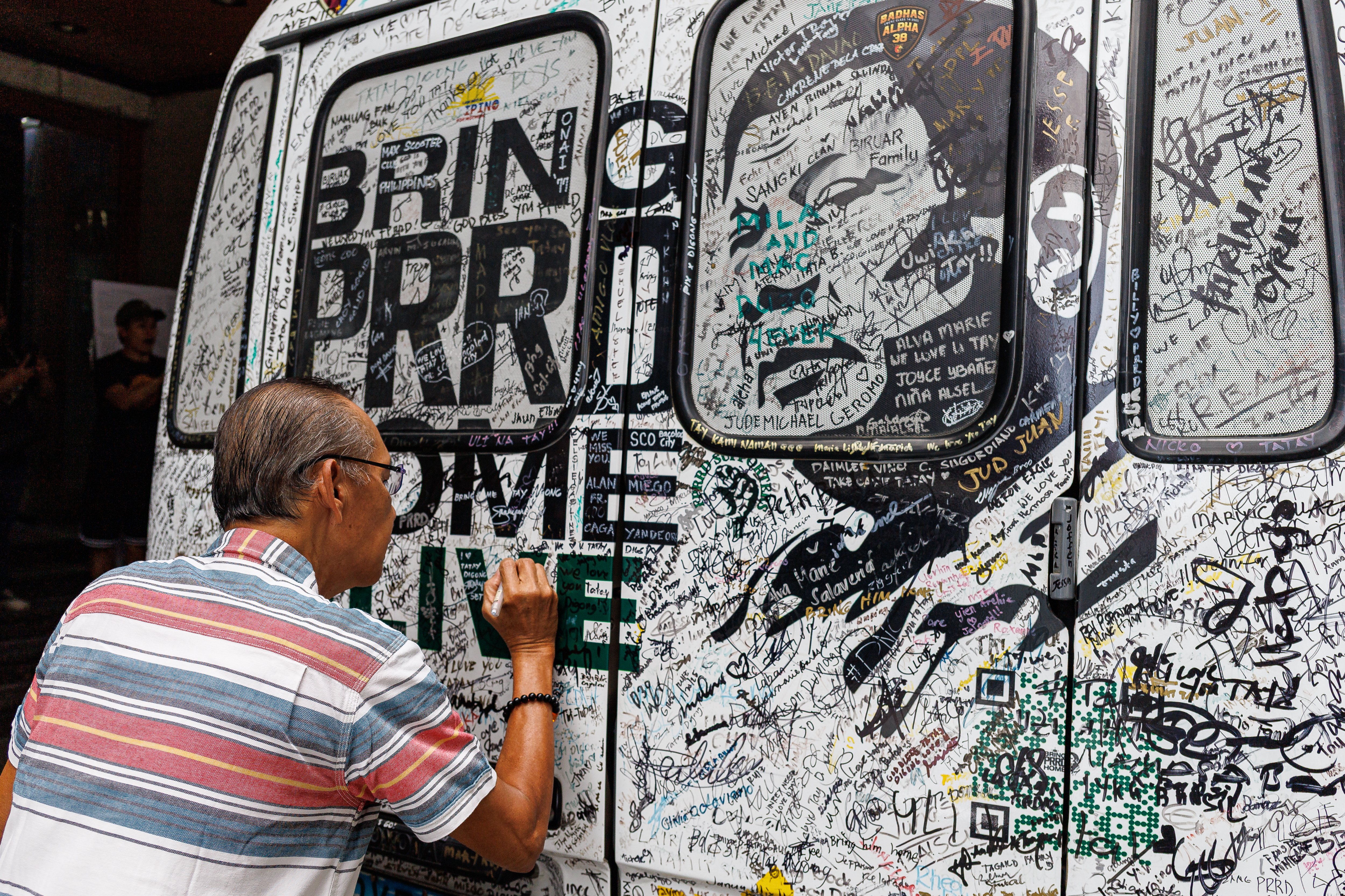 Duterte loyalists lead signature campaign to 'Bring Him Home Alive'
