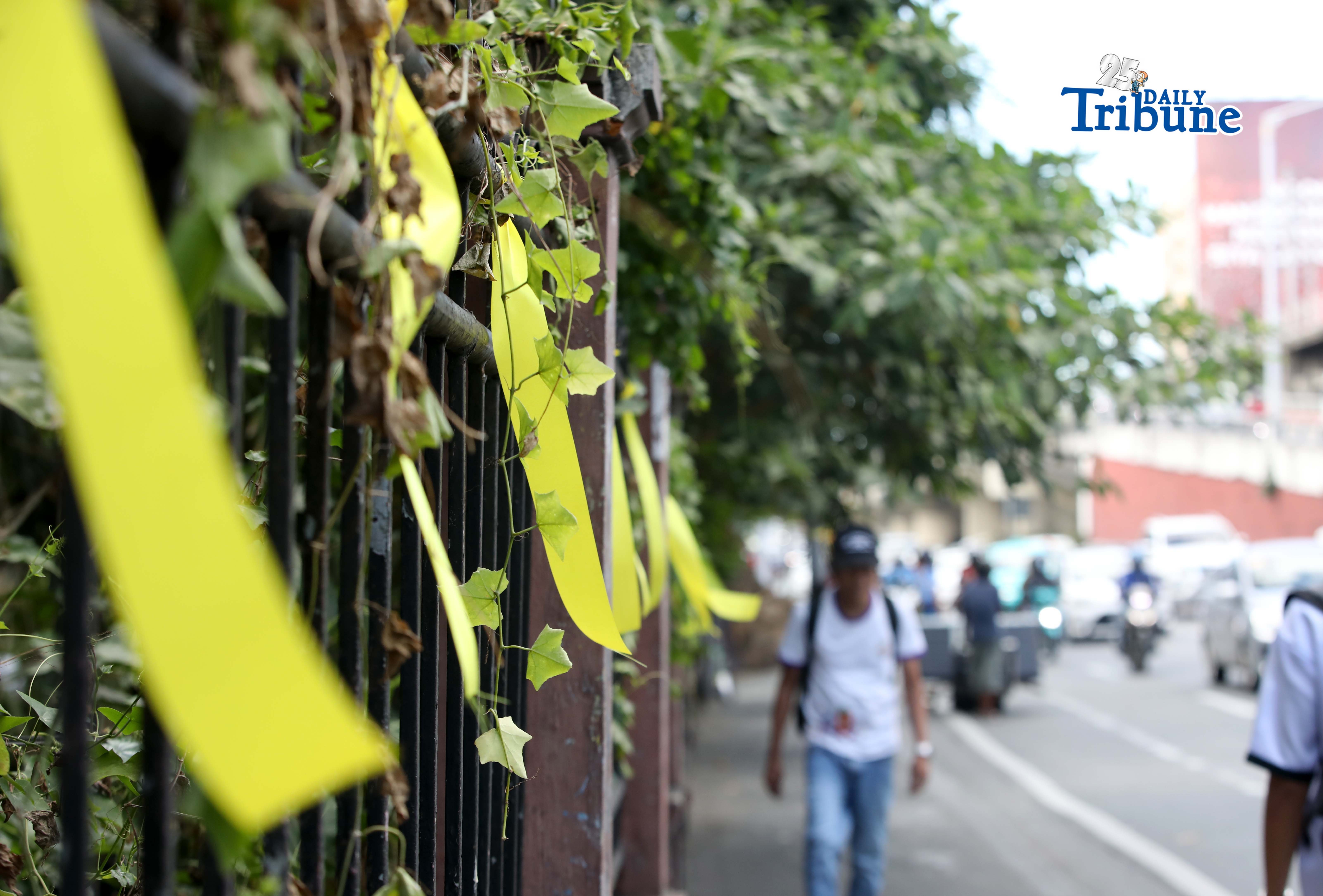 Yellow ribbons along EDSA