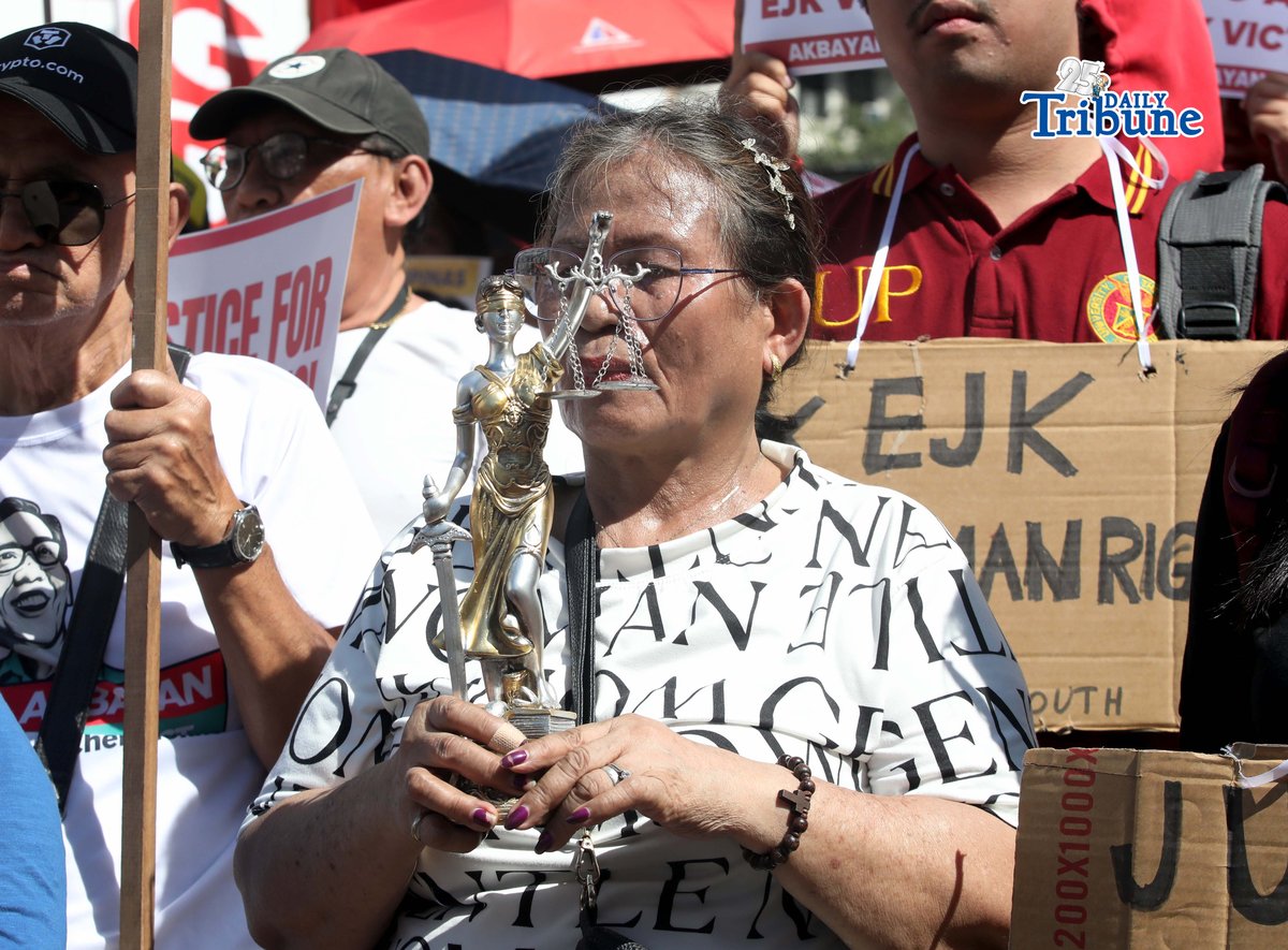 Members of Akbayan Partylist, Simbahan at Komunidad Laban sa Katiwalian (SIKLAB), and families of EJK victims gather at Boy Scout Circle in Quezon City on Monday, 23 February 2026, holding placards demanding justice and full accountability amid the International Criminal Court’s confirmation of charges hearing against former President Rodrigo Duterte over alleged crimes against humanity linked to the government’s anti-drug campaign.