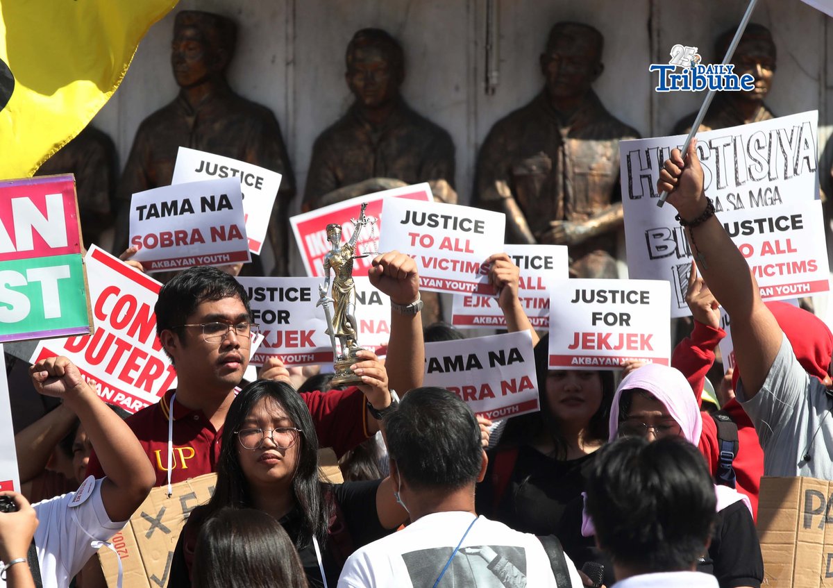 Members of Akbayan Partylist, Simbahan at Komunidad Laban sa Katiwalian (SIKLAB), and families of EJK victims gather at Boy Scout Circle in Quezon City on Monday, 23 February 2026, holding placards demanding justice and full accountability amid the International Criminal Court’s confirmation of charges hearing against former President Rodrigo Duterte over alleged crimes against humanity linked to the government’s anti-drug campaign.