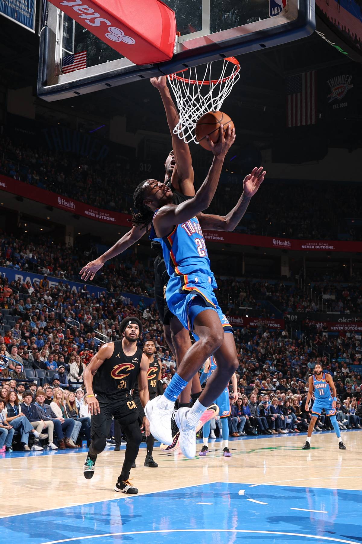 CASON Wallace and the Oklahoma City Thunder catch fire from the rainbow area to post a 121-113 win over the Cleveland Cavaliers in the NBA regular season.