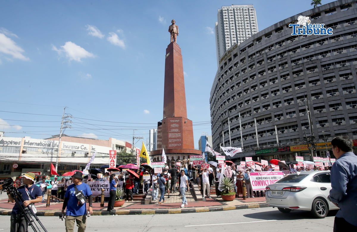 Members of Akbayan Partylist, Simbahan at Komunidad Laban sa Katiwalian (SIKLAB), and families of EJK victims gather at Boy Scout Circle in Quezon City on Monday, 23 February 2026, holding placards demanding justice and full accountability amid the International Criminal Court’s confirmation of charges hearing against former President Rodrigo Duterte over alleged crimes against humanity linked to the government’s anti-drug campaign.