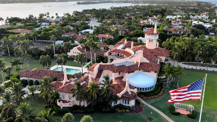 Secret Service shoot dead Trump estate intruder