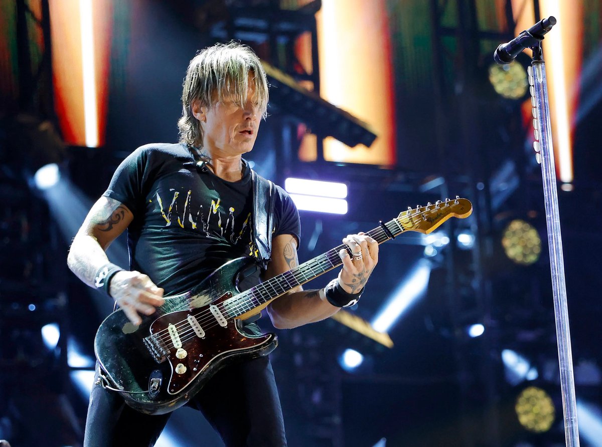 Keith Urban cleans house after divorce