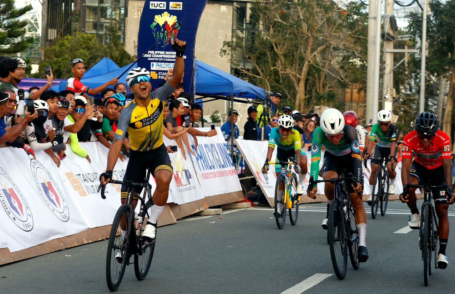 Oranza dominates Criterium race