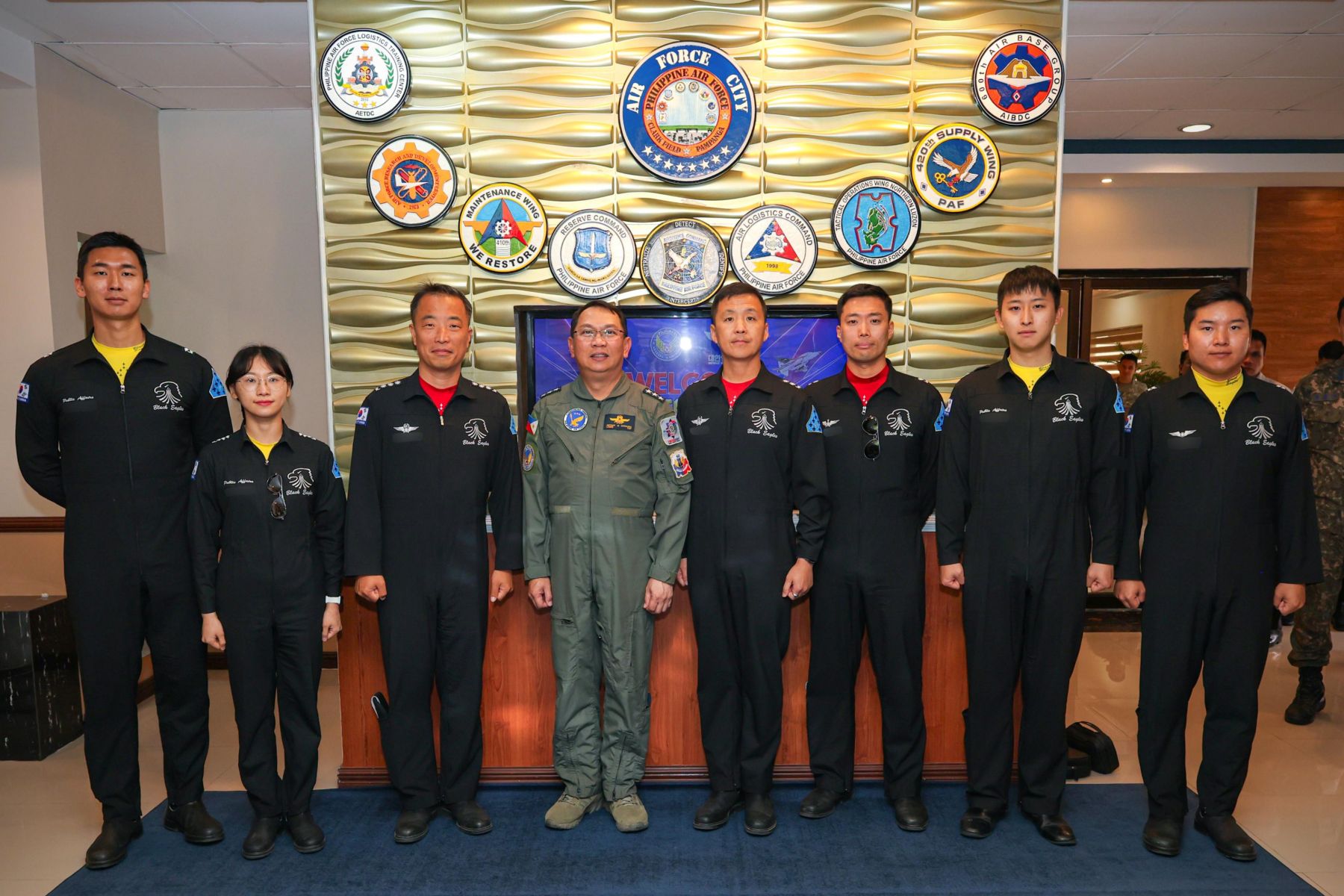 PAF hosts ROKAF ‘Black Eagles’ at Clark stopover