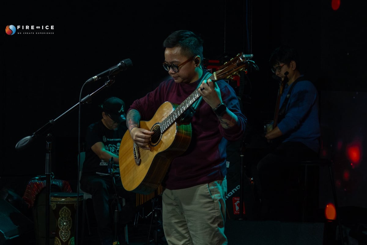 Ice Seguerra performs during the Fire and Ice Entertainment launch in Quezon City on 5 February.