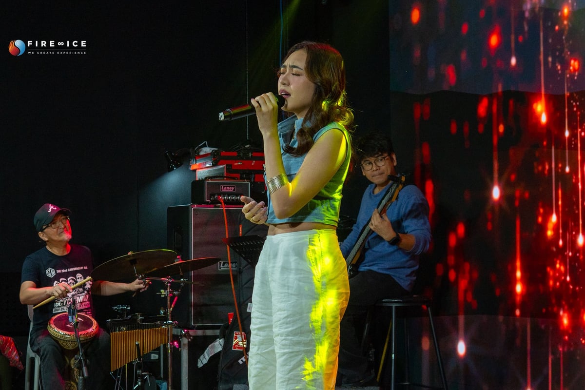Louise performs “Himala” by Rico Blanco during the Fire and Ice Entertainment launch in Quezon City on 5 February, where she officially signed with the company.