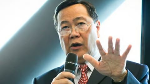 Carpio issues moral challenge over drug war