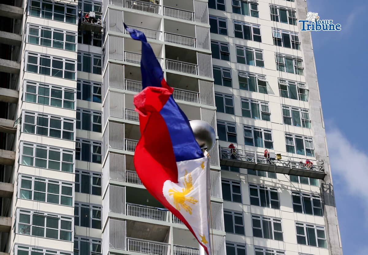 (February 26 2026) Workers hang cleaning the window from the newly built condominium in Quezon City on Thursday, February 26, 2026. The lawmakers from the house of representatives committed to push a national minimum wage system that would abolish provincial wage boards following a meeting with labor groups on Tuesday. Photo/Analy Labor