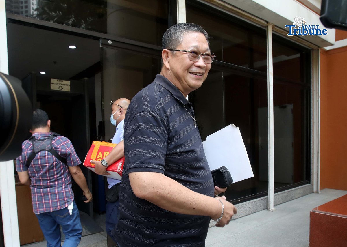 (February 26 2026) Dr John Chiong of Task Force Kasanag (TFK) showed a copy file of multiple charges at the office of the Ombudsman in Quezon City on Thursday February 26 2026, against high Officials of DPWH, including Usec. Ador Canlas, Usec Emil Sadain, former Sec. Manuel Bonoan, members of the Bids and Awards Committee including 4 construction companies connected to the DPWH big projects, SINO Road and Bridge Group Co. Ltd, CHINA International Water & Electric Corp, HUNAN Road & Bridge Group Co. Ltd and BEIJING Urban Construction Group Co. Ltd. Photo/Analy Labor