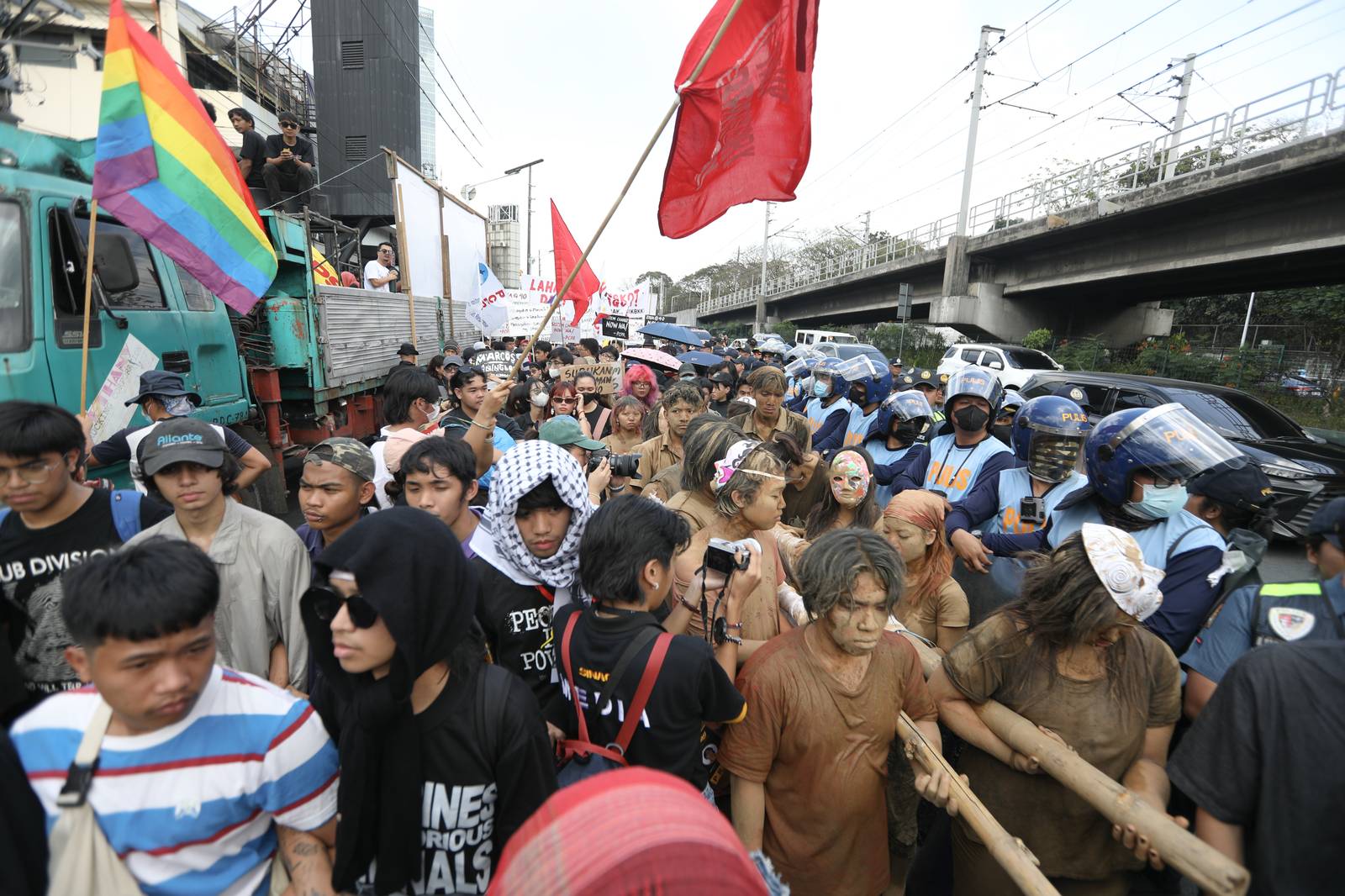 Sides of the protest were also barricaded by the police. Aram Lascano