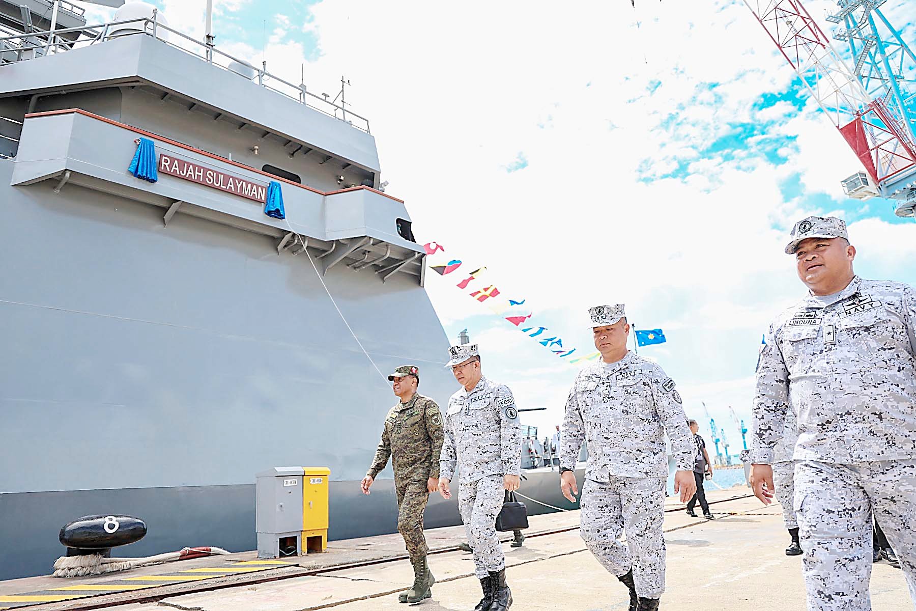Phl Navy welcomes 2 new vessels
