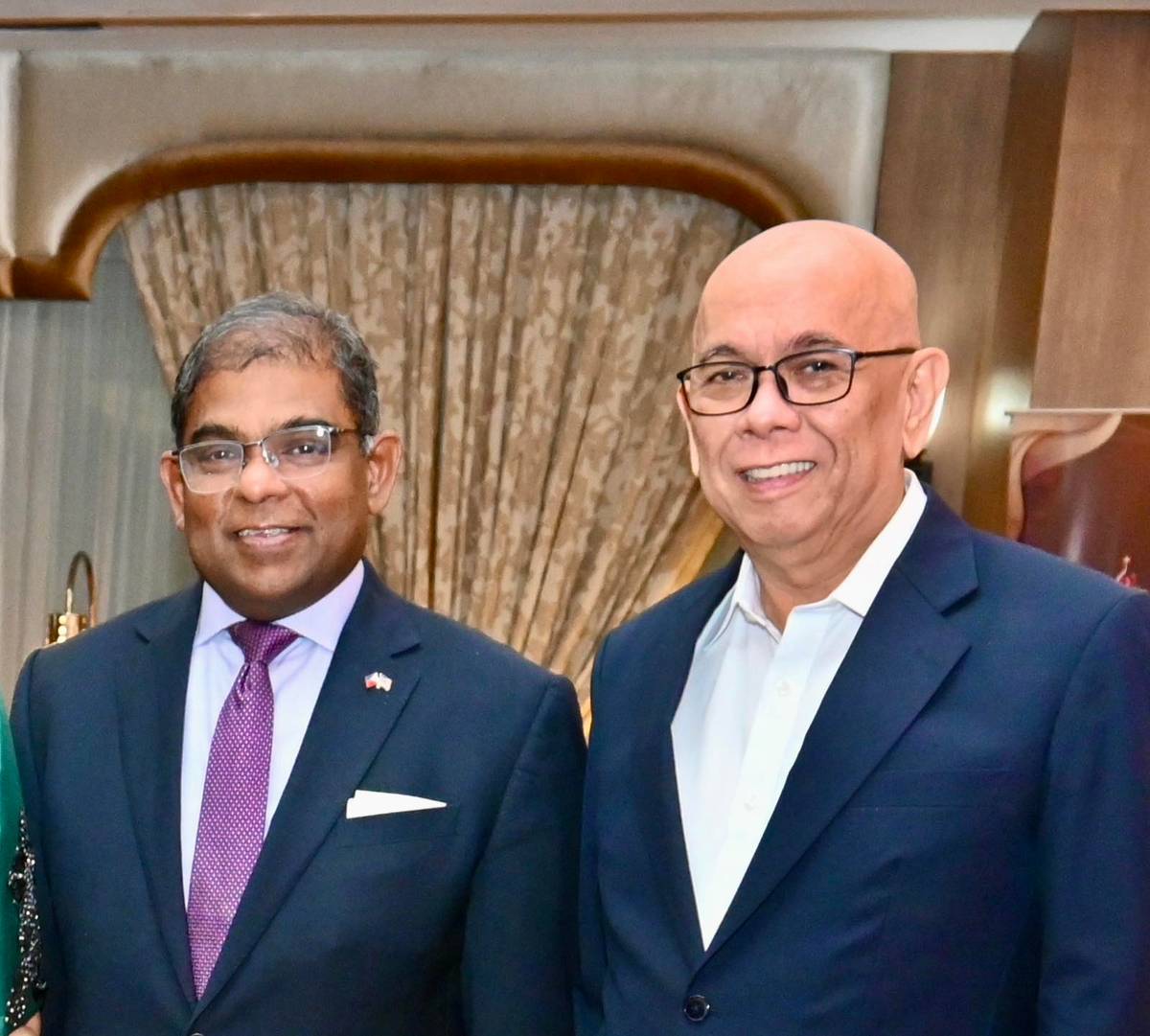 AMBASSADOR of Malaysia Dato Abdul Malik Melvin Castelino and Roberto ‘Bobby’ Alvarez.