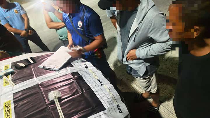 IMBES na tangke ng gasul, nakitaan ng droga ang isang delivery rider sa isang buy-bust operation na ginanap nitong Biyernes ng madaling araw sa Barangay Calapacuan, bayan ng Subic, Zambales.