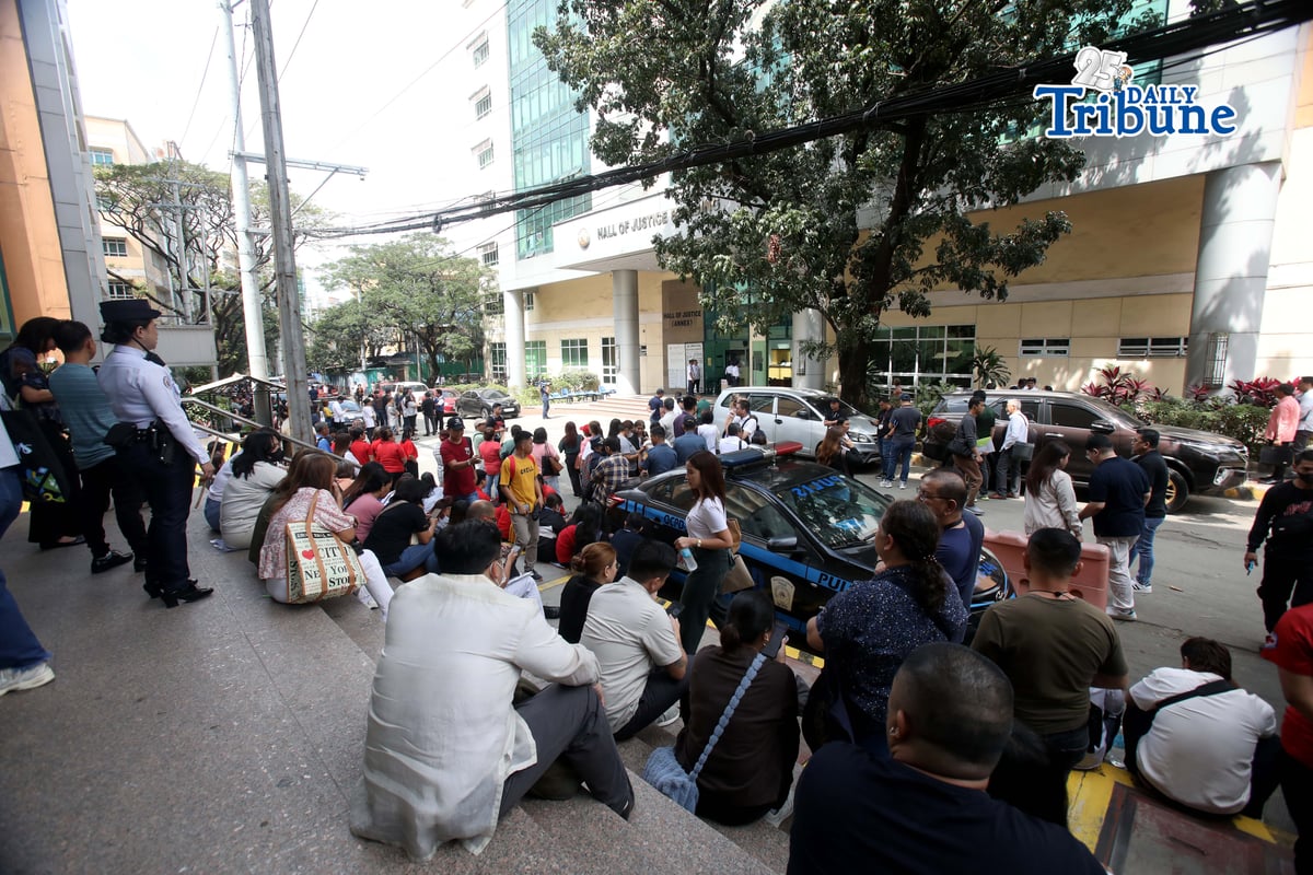 (February 27 2026) Employees of Quezon City Hall of Justice seen outside as they evacuate the building after allegedly receiving a bomb threat on Friday morning February 27 2026. Photo/Analy Labor