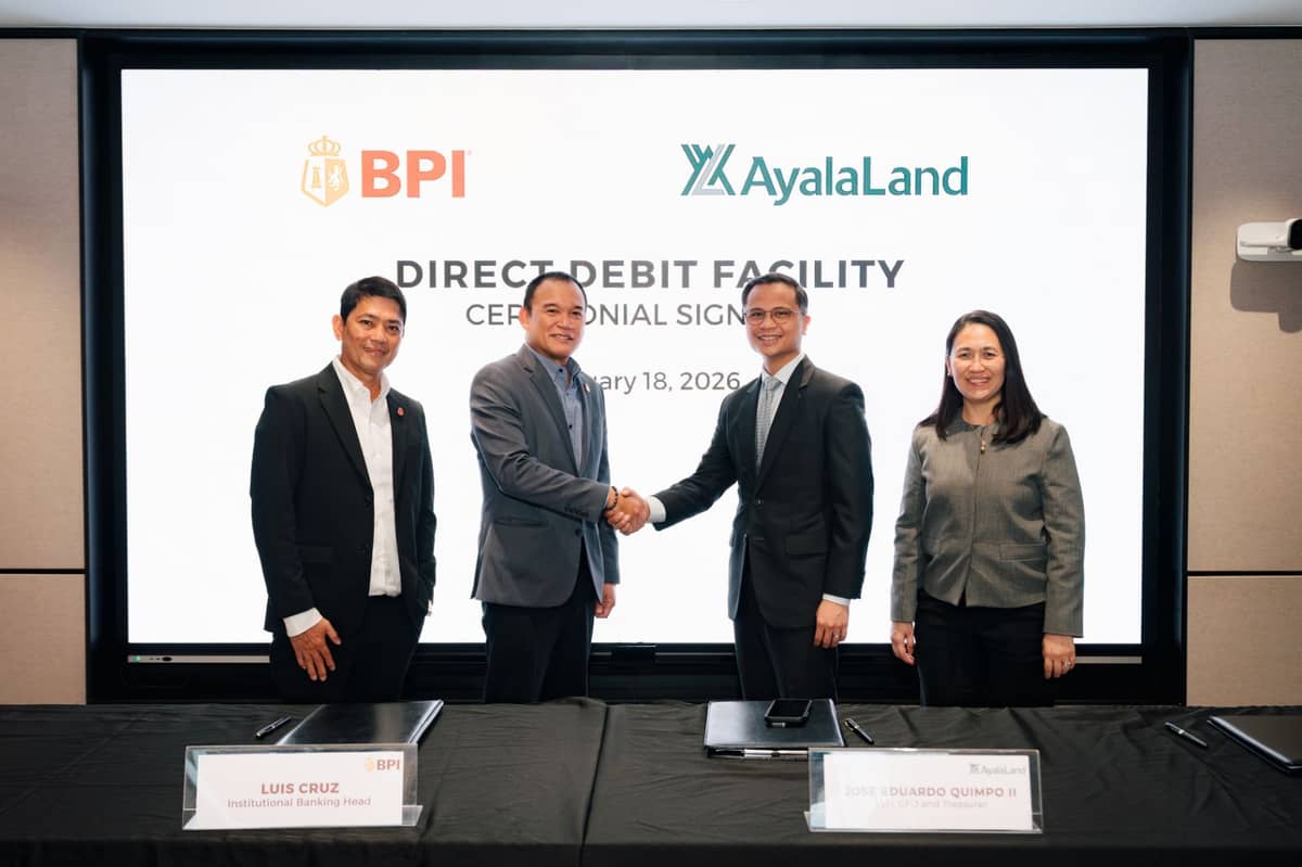 (L-R): BPI’s Joel De Vera, Head of Strategy, Products, and Support, Institutional Banking, and Louie Cruz, Head of Institutional Banking with ALI’s Jose Eduardo Quimpo II, CFO and Treasurer, and Sheila Marie San Buenaventura, Residential Business Group CFO.