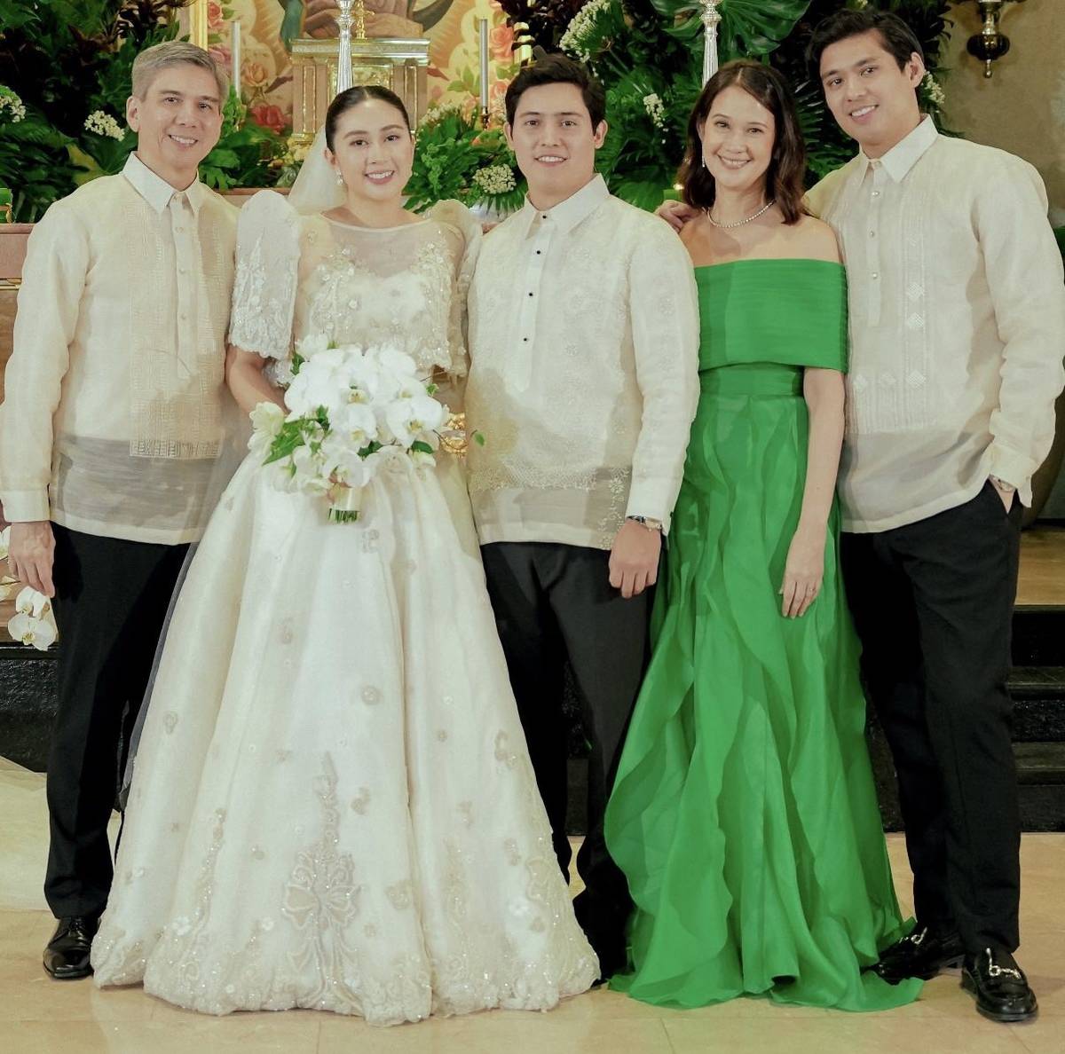 FAMILY of the bride: Tony, Maiki, Santiago, Annette and Xavi del Rosario.