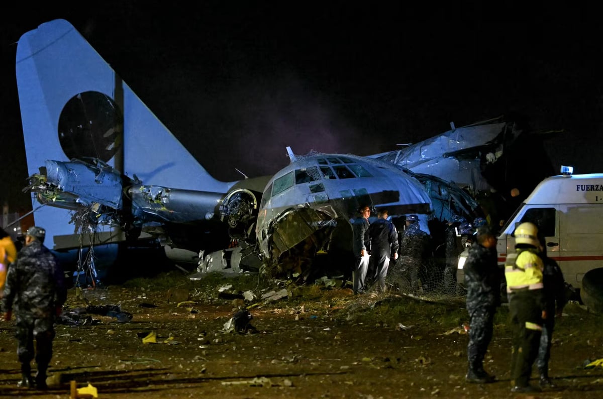 Bolivian military plane carrying cash cr*shes, at least 15 de*d