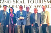 PAGCOR chairman and CEO Alejandro Tengco (3rd from left) receives his plaque of recognition as Best Entertainment Tourism Leader during the 32nd Skål International Makati Tourism Personality Awards at the Grand Ballroom of Okada Manila on February 26. He is flanked by (from left) Skål International Makati president Capt. Stanley Ng, Skål vice president Angel Bognot, Skål member Allan Cristobal, Skål International Makati chairman Jaime Bautista and Skål president and Heritage Hotel GM Farid Schoucair.