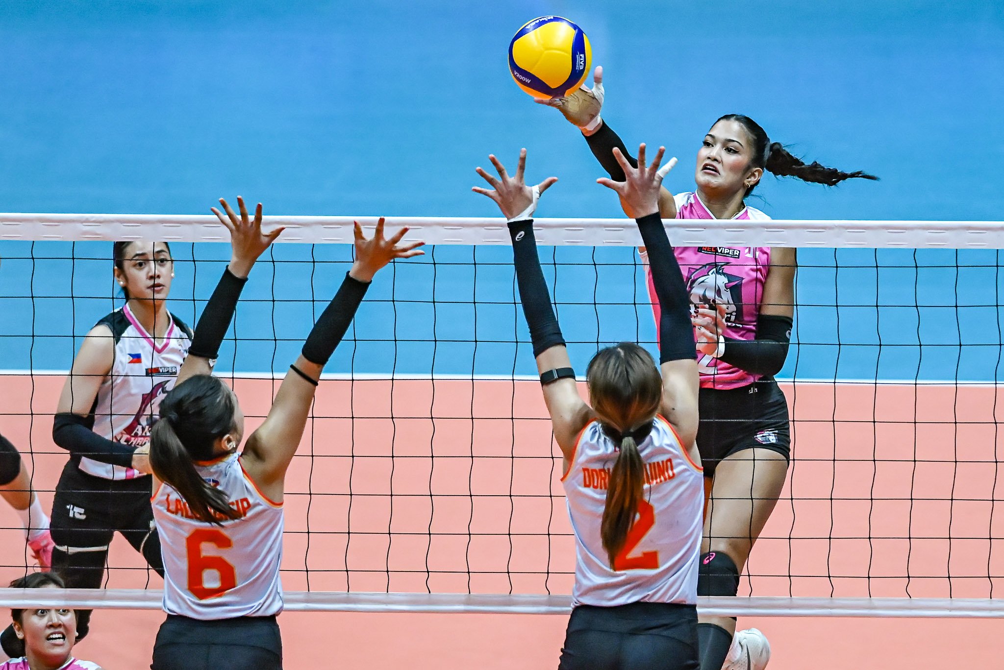 Sharma powers Akari past Cignal