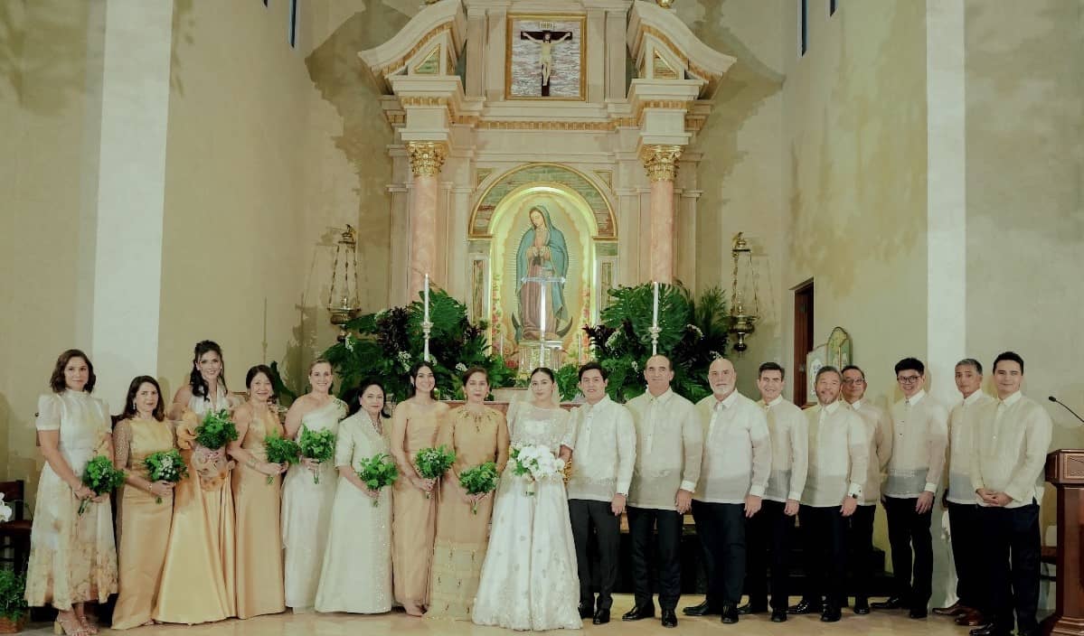 FIONA Ottiger, Ane Preysler, Angie Hager, Lissy Ann Puno, Sofia Elizalde, Gretchen Ong, Rachelle de Leon, Maitoni CuUnjieng, Bride and Groom, Patxi Elizalde, Phillip Hagedorn, Miguel Aboitiz, Joey Antonio, Dan Lichauco, Dennis Co, Paqui Gonzalez and Alex de Leon.