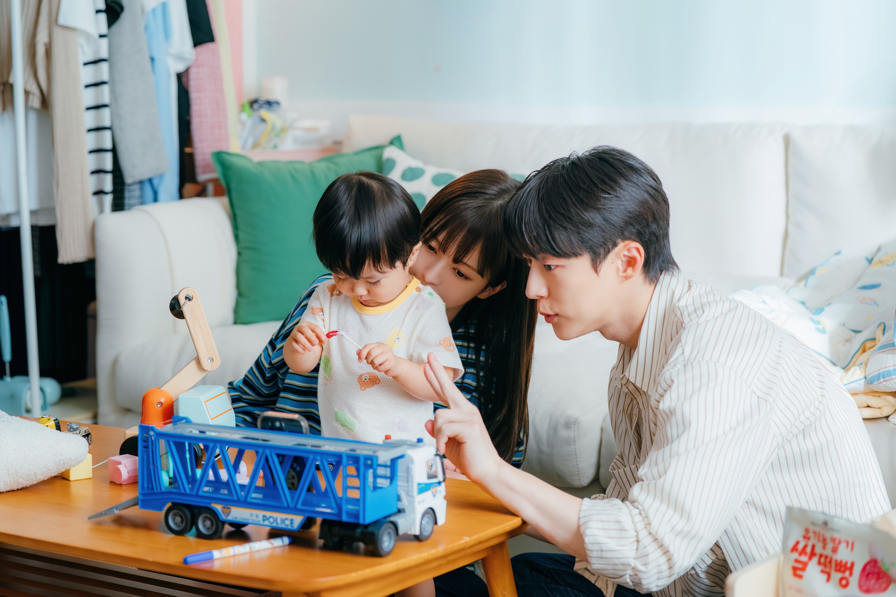 What fans might not know about the ‘Our Universe’ cast